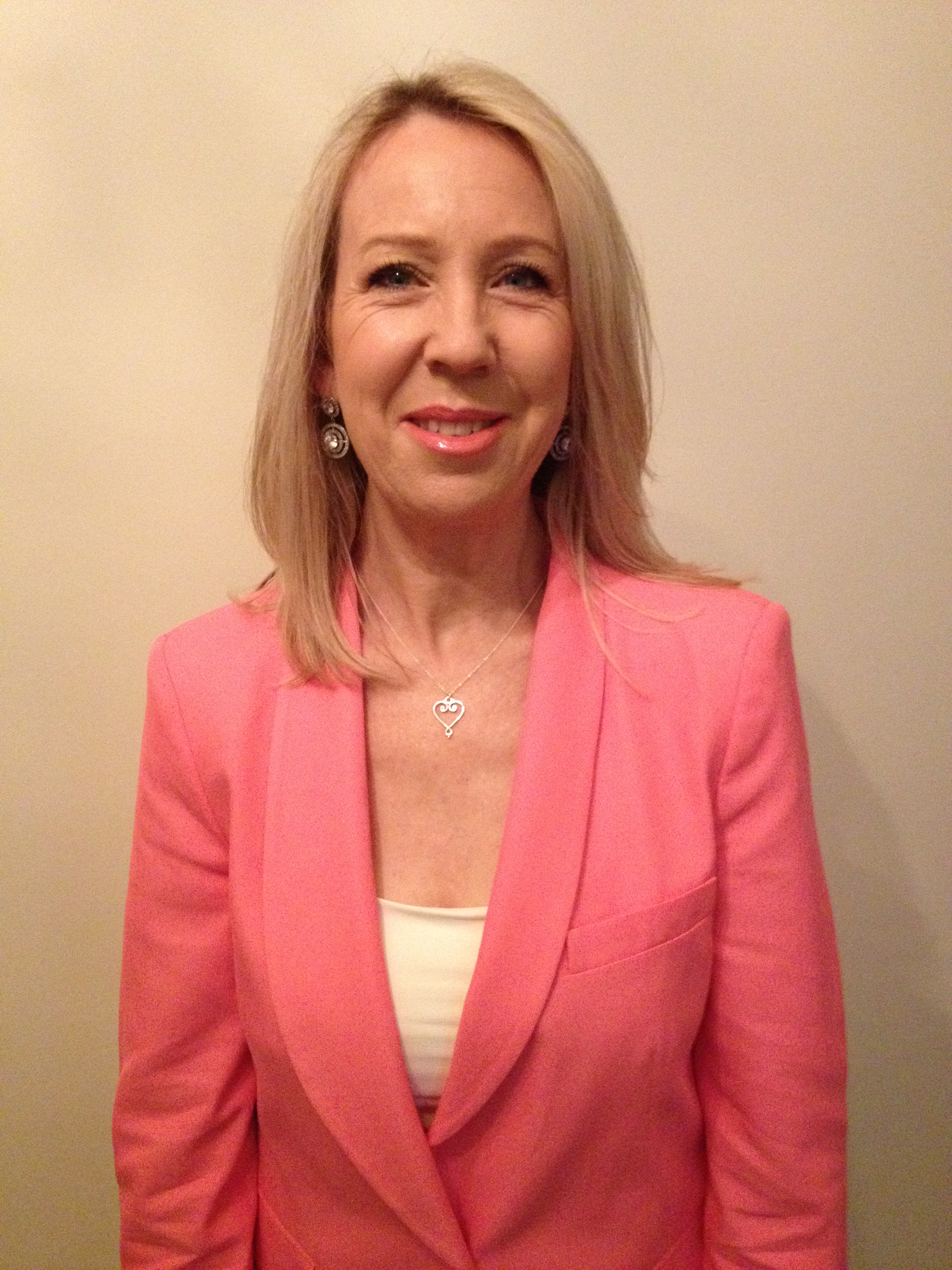 Yvonne Foenander, Finance